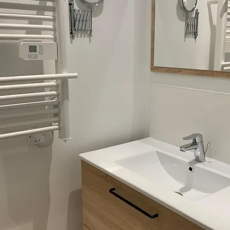 Paisible Proche Du Mans Avec Piscine Privee, 4 Chambres, Wi-fi Et Parking Gratuit - Fr-1-410-428