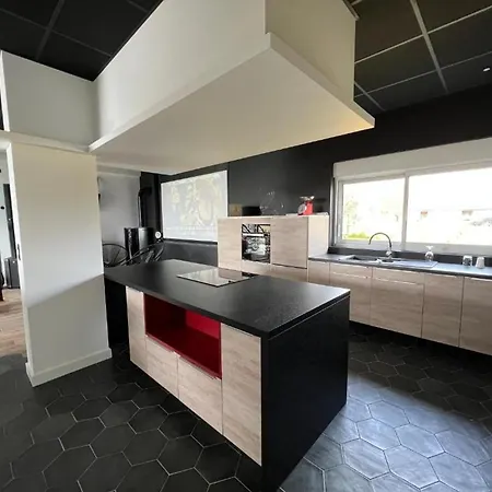 Prázdninový dům Paisible Proche Du Mans Avec Piscine Privee, 4 Chambres, Wi-fi Et Parking Gratuit - Fr-1-410-428